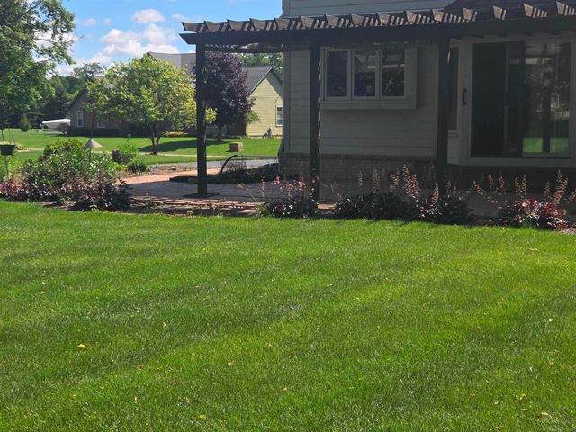 1037 Todd Court, White Lake, MI 48383