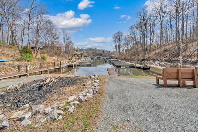 80 Walnut Landing CIR, Hardy, VA 24101