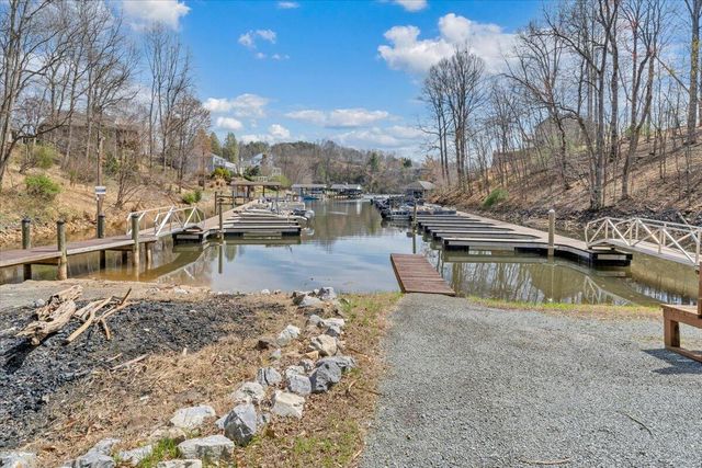 80 Walnut Landing CIR, Hardy, VA 24101