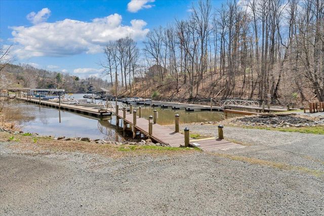 80 Walnut Landing CIR, Hardy, VA 24101