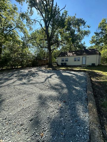 1120 W 9th Street, Anderson, IN 46016