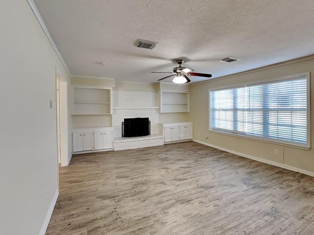 105 Saint Andrews Drive, Friendswood, TX 77546