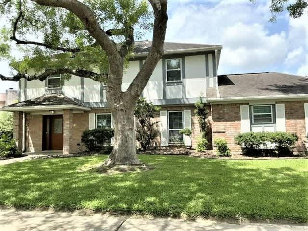 105 Saint Andrews Drive, Friendswood, TX 77546