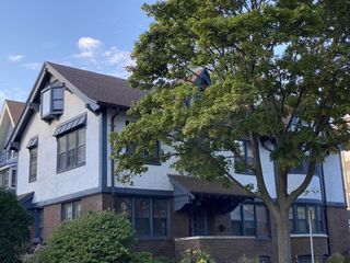 2036 E Kenilworth PLACE #2205 N Summit Ave, Milwaukee, WI 53202