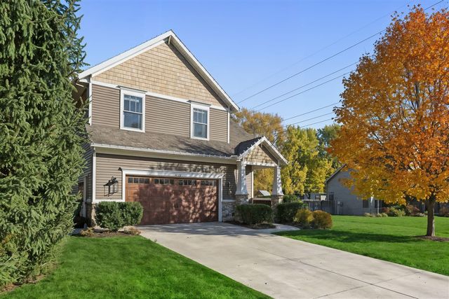 3707 Fox Crossing, Saint Joseph, MI 49085