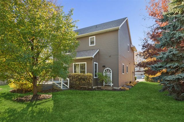 3707 Fox Crossing, Saint Joseph, MI 49085