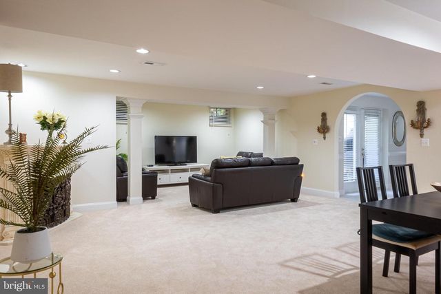 4705 RIPPLING POND DR, Fairfax, VA 22033