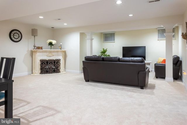 4705 RIPPLING POND DR, Fairfax, VA 22033