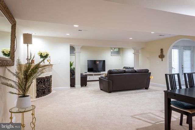 4705 RIPPLING POND DR, Fairfax, VA 22033