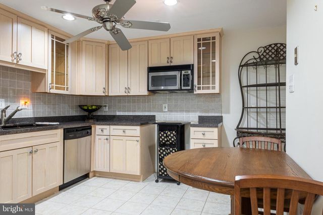 4705 RIPPLING POND DR, Fairfax, VA 22033