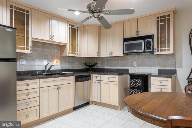 4705 RIPPLING POND DR, Fairfax, VA 22033