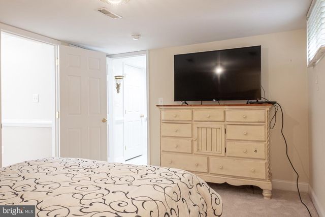 4705 RIPPLING POND DR, Fairfax, VA 22033