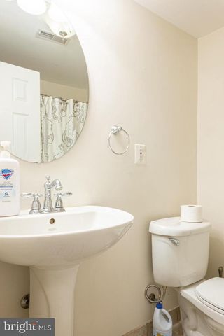 4705 RIPPLING POND DR, Fairfax, VA 22033