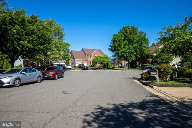 4705 RIPPLING POND DR, Fairfax, VA 22033