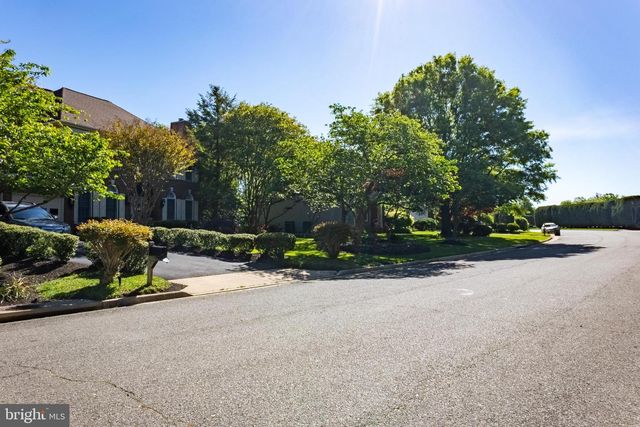4705 RIPPLING POND DR, Fairfax, VA 22033