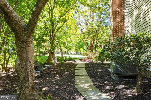 4705 RIPPLING POND DR, Fairfax, VA 22033
