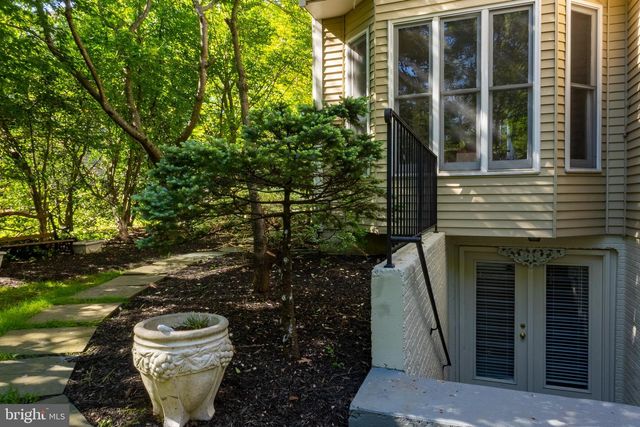 4705 RIPPLING POND DR, Fairfax, VA 22033