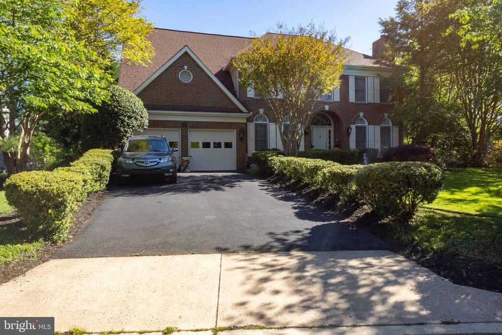 4705 RIPPLING POND DR, Fairfax, VA 22033