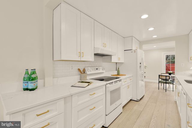 7807 SNEAD LN, Falls Church, VA 22043