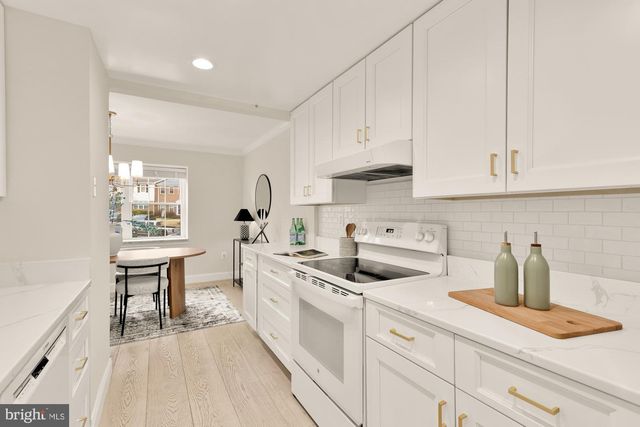 7807 SNEAD LN, Falls Church, VA 22043