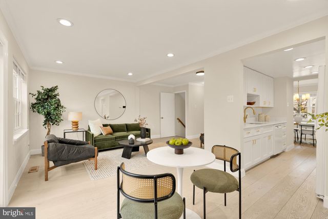 7807 SNEAD LN, Falls Church, VA 22043