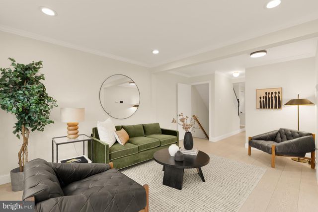 7807 SNEAD LN, Falls Church, VA 22043