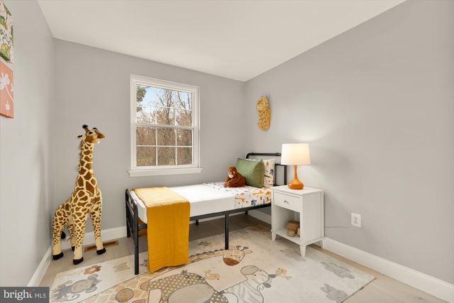 7807 SNEAD LN, Falls Church, VA 22043