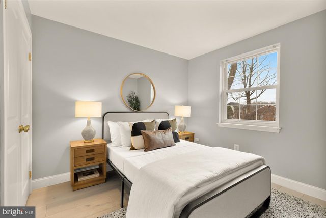 7807 SNEAD LN, Falls Church, VA 22043