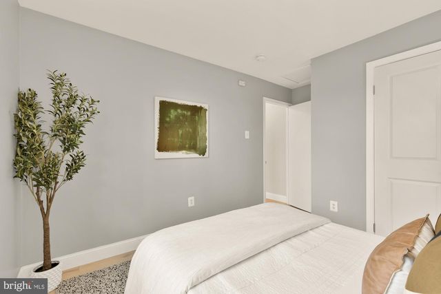 7807 SNEAD LN, Falls Church, VA 22043