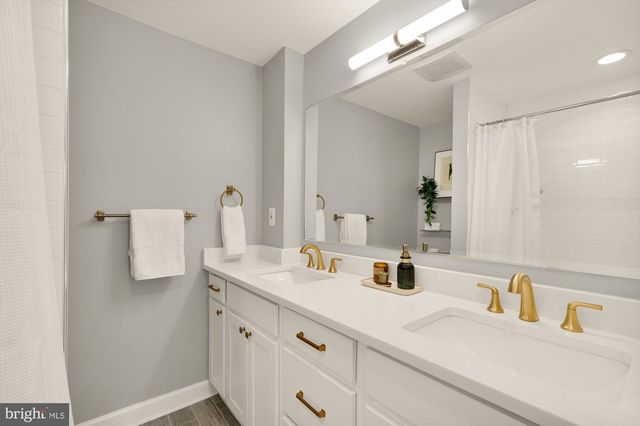 7807 SNEAD LN, Falls Church, VA 22043