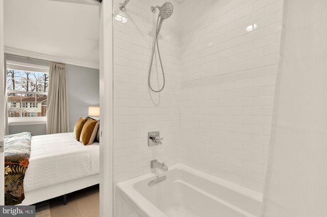 7807 SNEAD LN, Falls Church, VA 22043