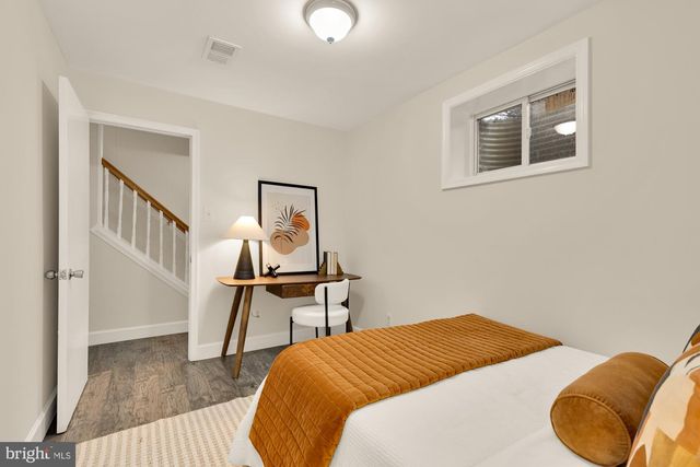 7807 SNEAD LN, Falls Church, VA 22043