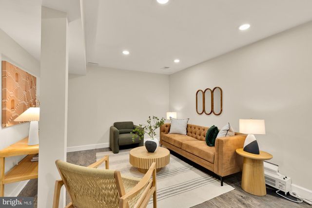 7807 SNEAD LN, Falls Church, VA 22043