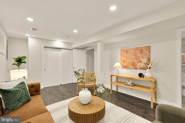 7807 SNEAD LN, Falls Church, VA 22043