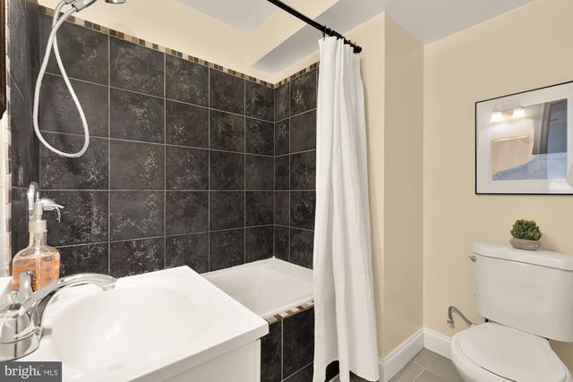 7807 SNEAD LN, Falls Church, VA 22043