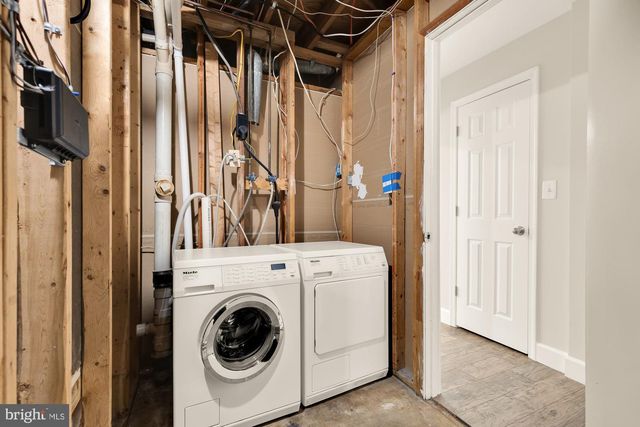 7807 SNEAD LN, Falls Church, VA 22043