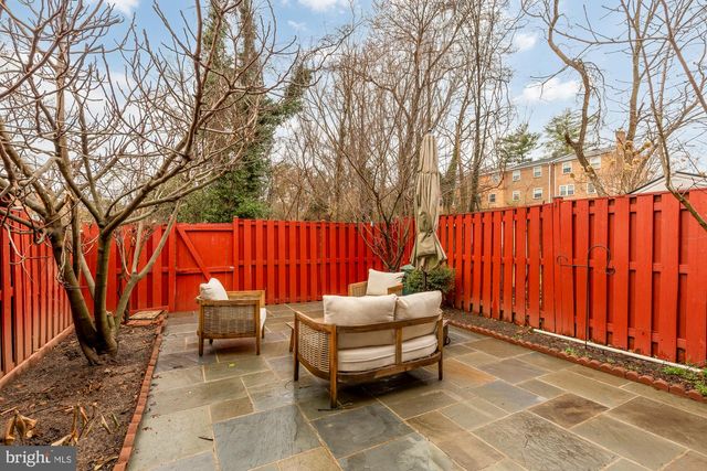 7807 SNEAD LN, Falls Church, VA 22043