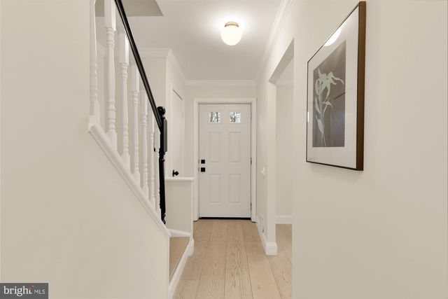 7807 SNEAD LN, Falls Church, VA 22043