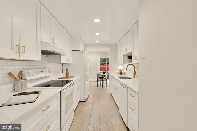 7807 SNEAD LN, Falls Church, VA 22043