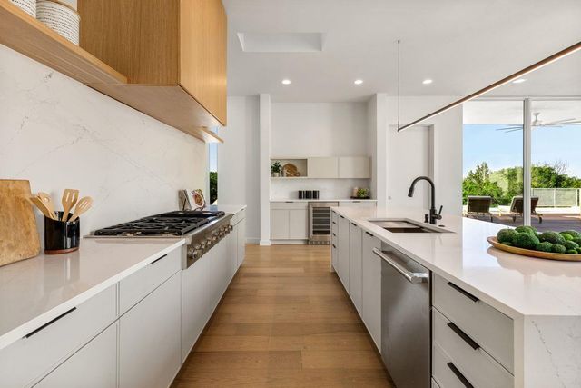 7120 Clifton LN, Austin, TX 78746