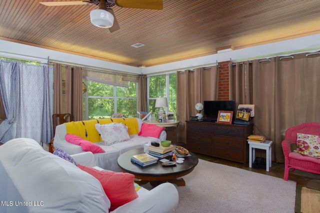 627 Cole Road, Hattiesburg, MS 39402