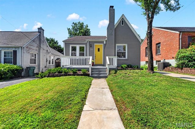 8934 Pine Avenue, Brentwood, MO 63144