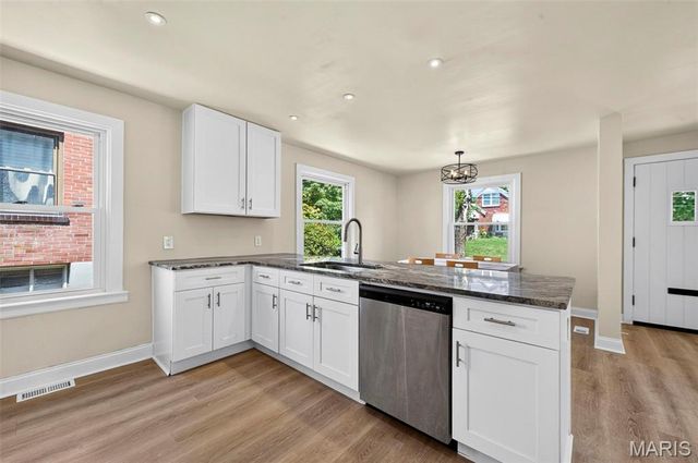 8934 Pine Avenue, Brentwood, MO 63144