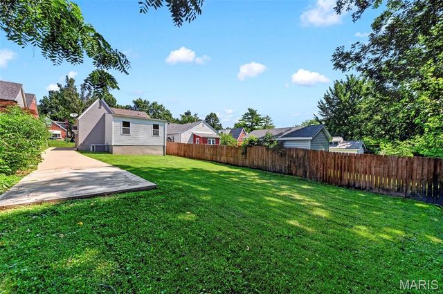 8934 Pine Avenue, Brentwood, MO 63144