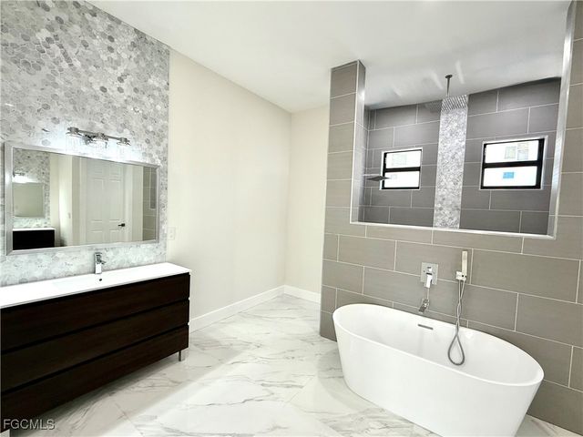 1926 NW 21st ST, Matlacha, FL 33993