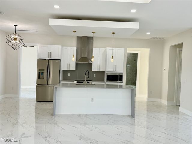 1926 NW 21st ST, Matlacha, FL 33993