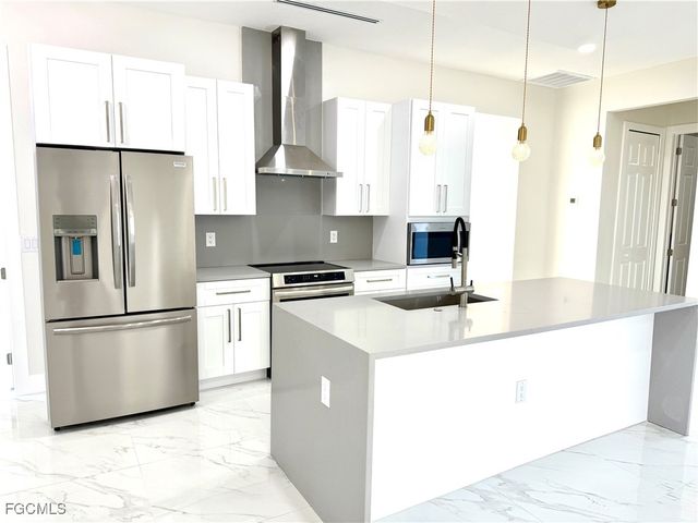 1926 NW 21st ST, Matlacha, FL 33993