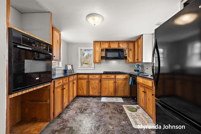 4263 S Quarterline Road, Muskegon, MI 49444