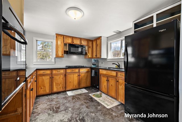 4263 S Quarterline Road, Muskegon, MI 49444