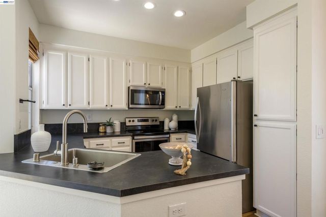 7633 Tuscany Dr, Dublin, CA 94568